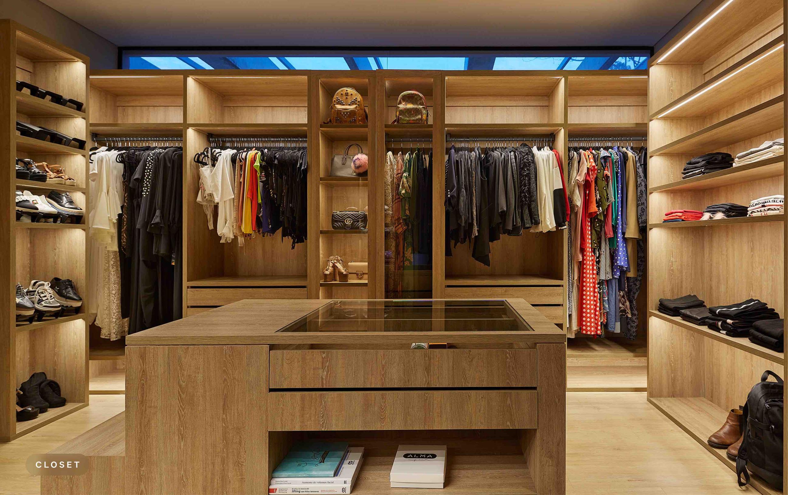 Casa del Ritmo Illuminated Wardrobe